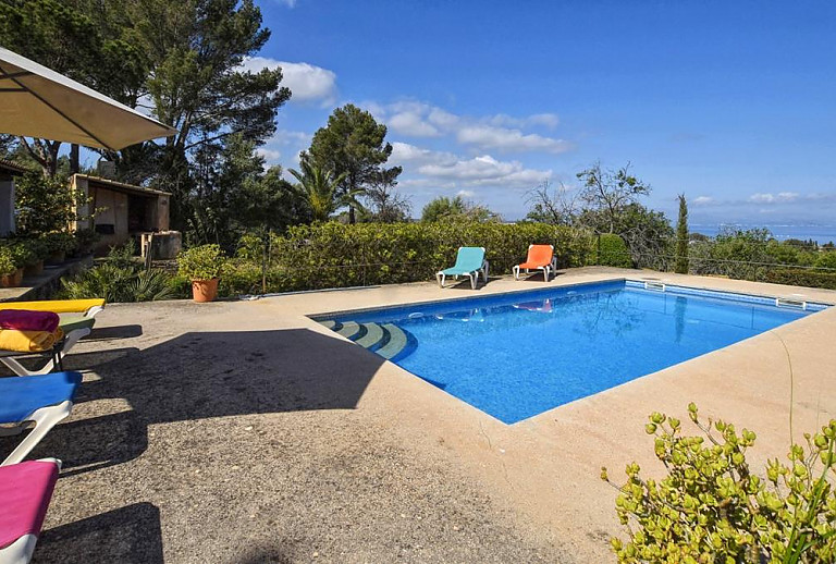 Pool mit Weitblick aufs Meer
