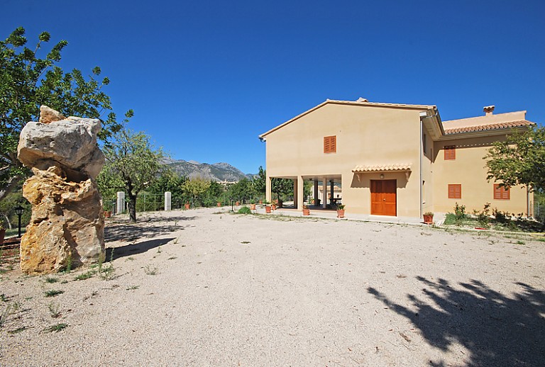 Zufahrt Finca Himmel Bäume Grundstück