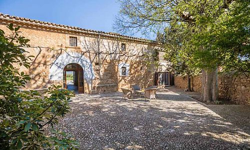 Finca Sitzecke Bäume Himmel