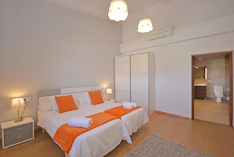 Finca Mallorca Sencelles 32 Personen