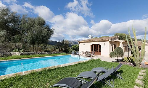 Finca mit Garten Pool und Rasen
