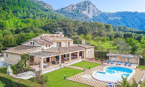 Finca mit Grundstück und Landschaft