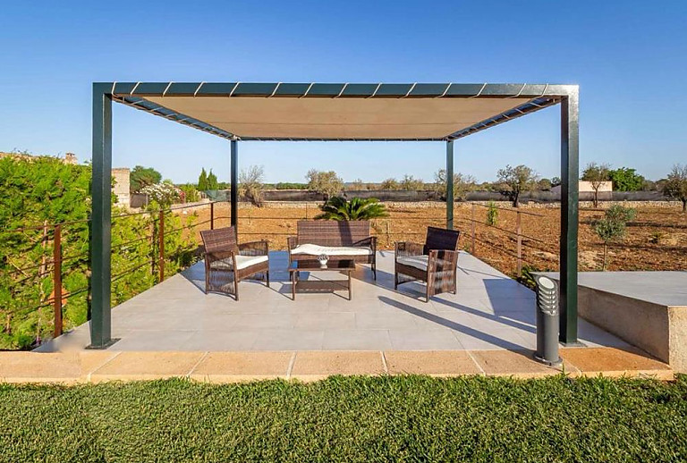 Überdachte Terrasse im Garten