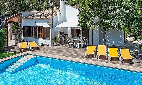 Finca mit Pool im Außenbereich