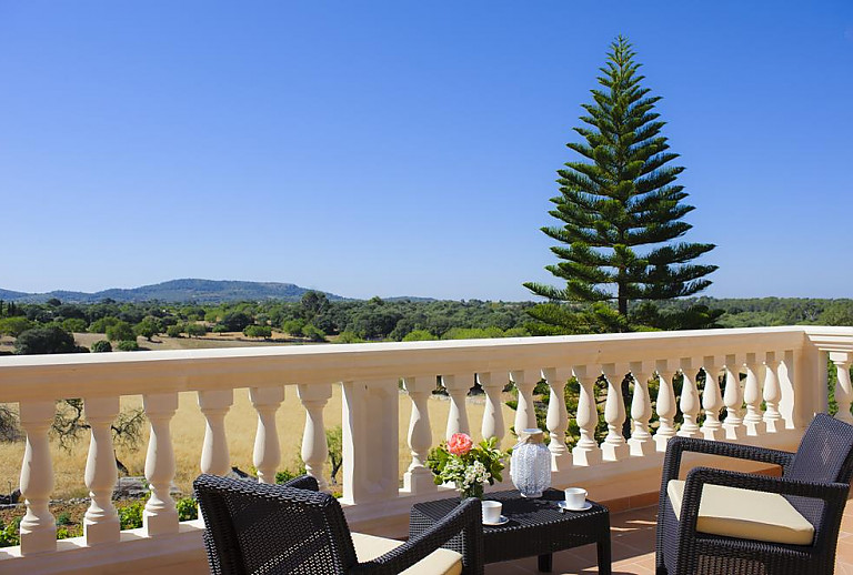 Terrasse mit Weitblick und Tisch