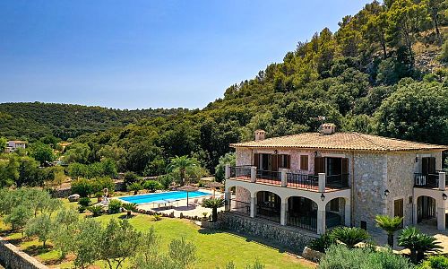 Finca auf dem Grundstück mit Pool