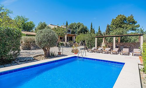 Finca mit Pool und Garten
