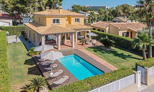 Ferienhaus am Meer mit Pool