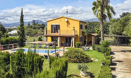 Finca mit Garten und Pool