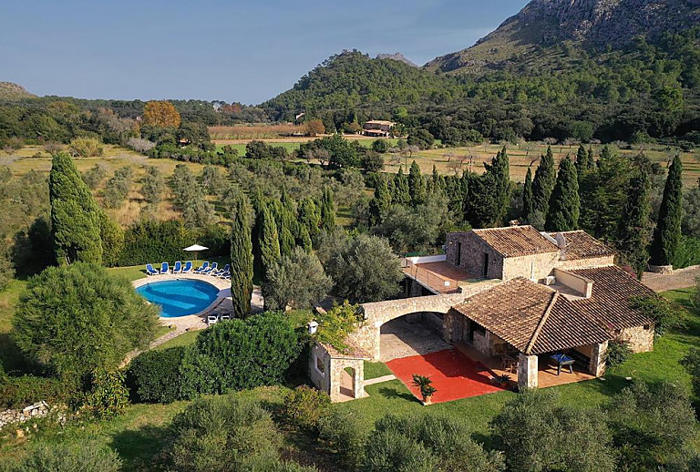 Grundstück mit Pool und Finca