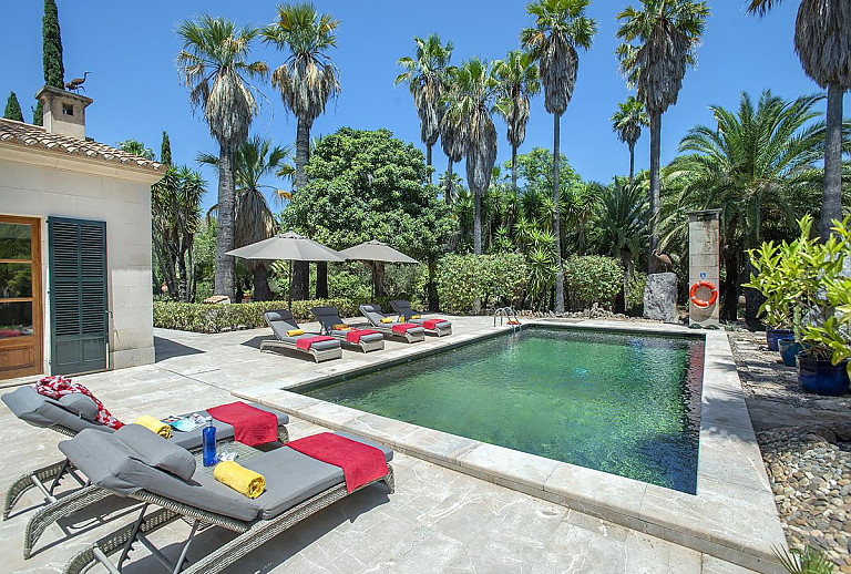 Finca mit Pool und Garten