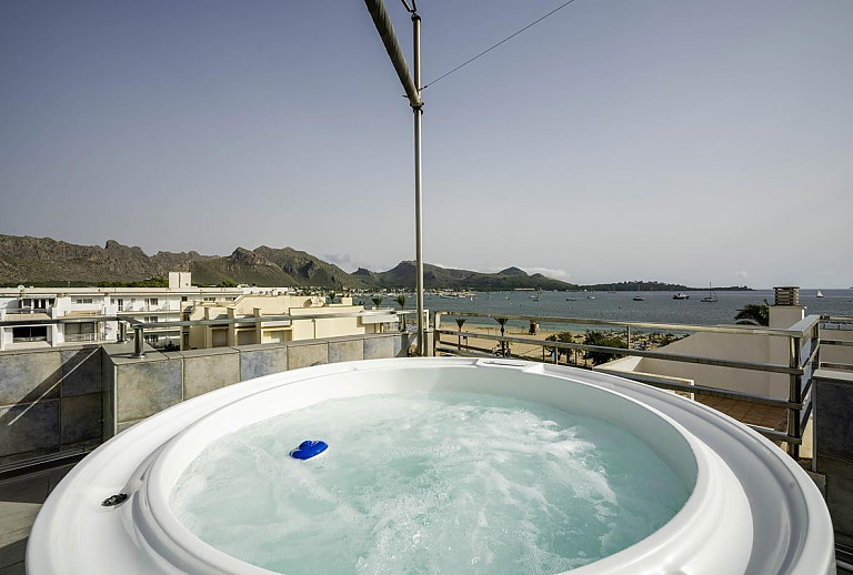 Whirlpool mit Blick auf den Strand