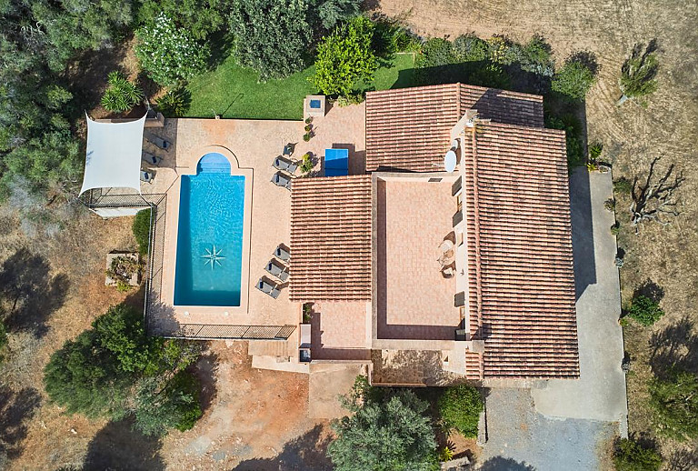 Luftaufnahme der Finca mit Grundstück