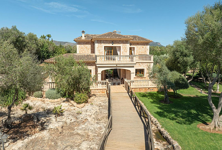 Weg zur Terrasse der Finca