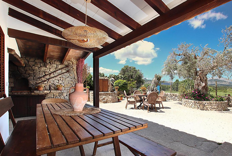 Terrasse mit Blick in den Garten