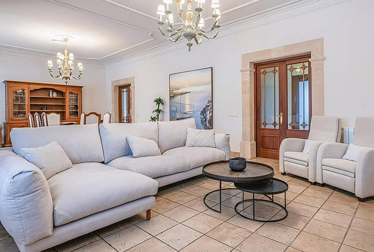 Wohnzimmer mit Sesseln und Couch