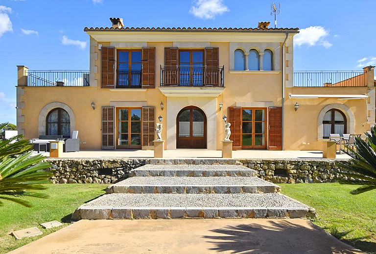 Treppenaufgang zum Eingansbereich