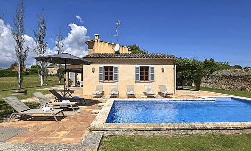 Finca mit Garten und Pool