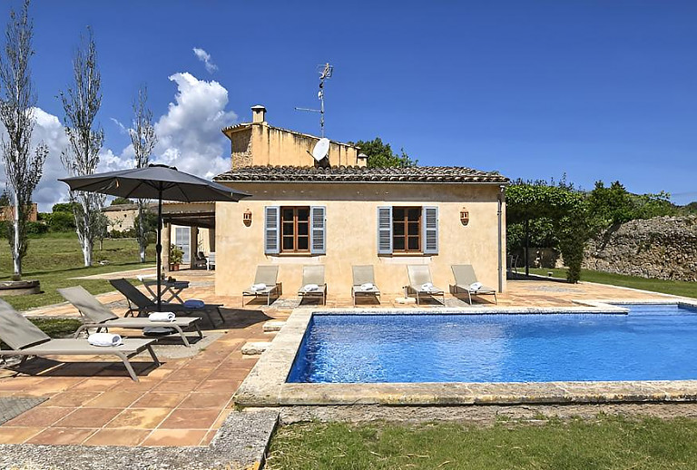 Finca mit Garten und Pool
