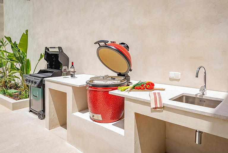 Gasgrill im Hof des Ferienhauses